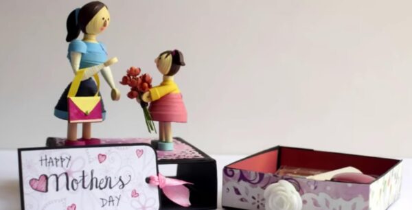 Moms and Daughter with Mini Gift Box - Image 2