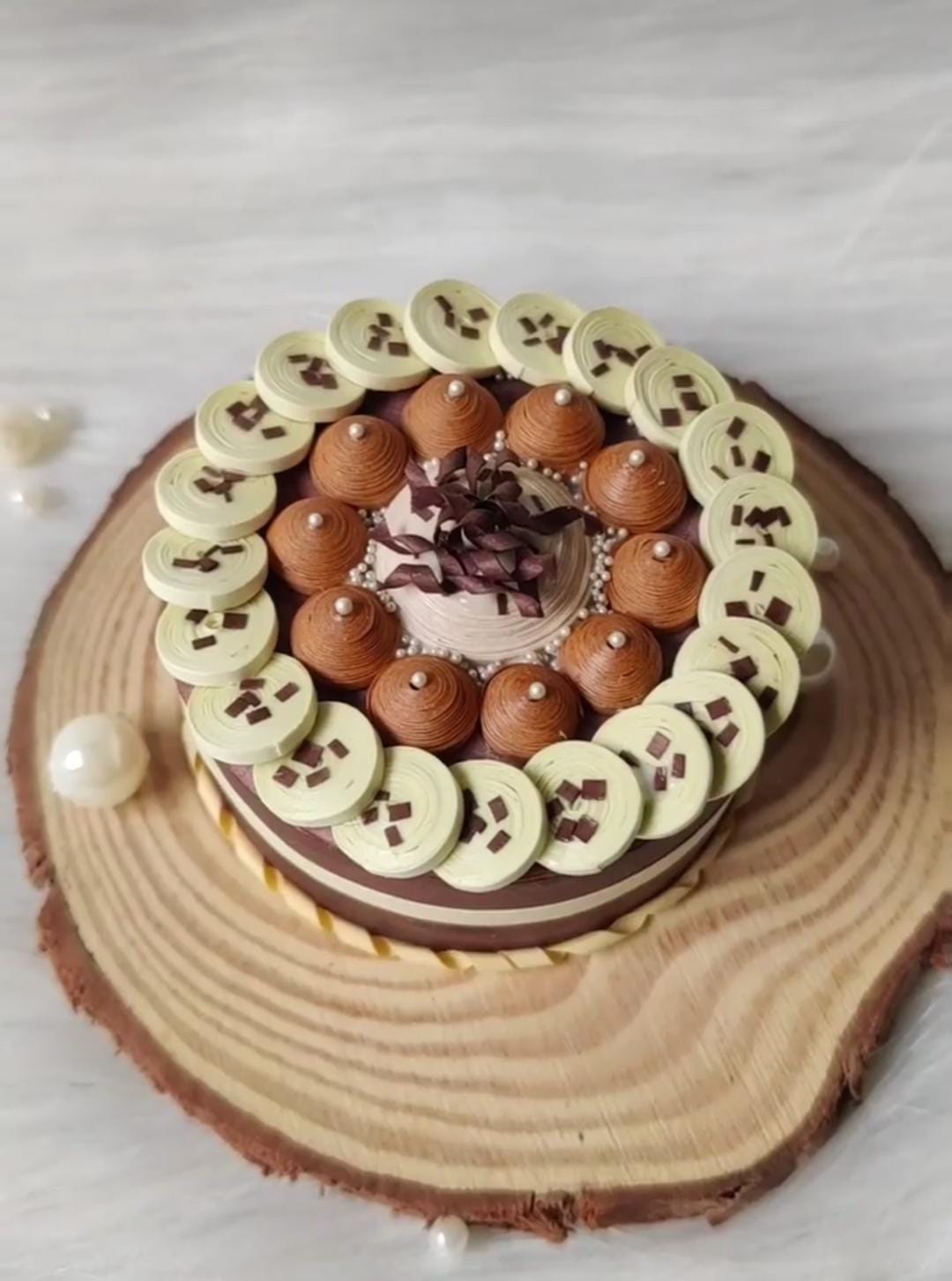 Handmade Quilling Miniature Cake Box
