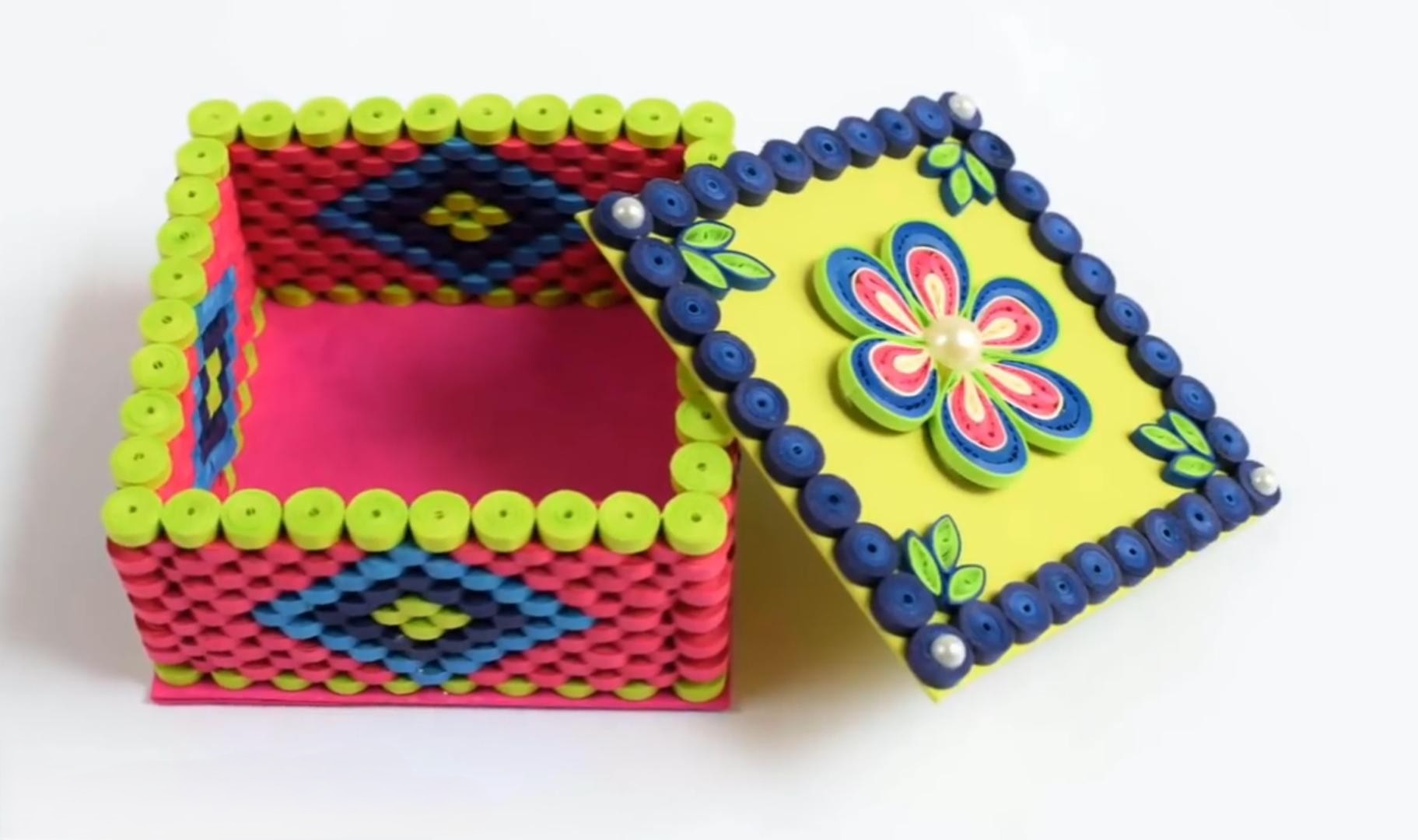 Quilled Square Shaped Box